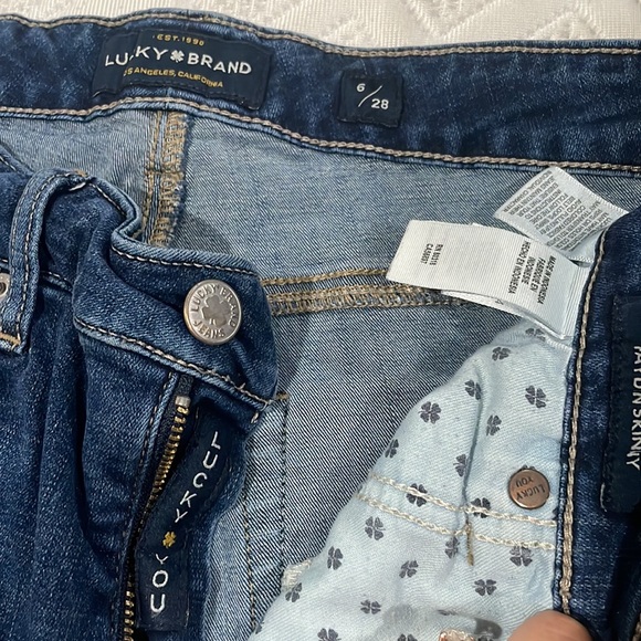 Lucky Brand size 6/28. Mid-Rise Hayden Skinny jean - Picture 2 of 4